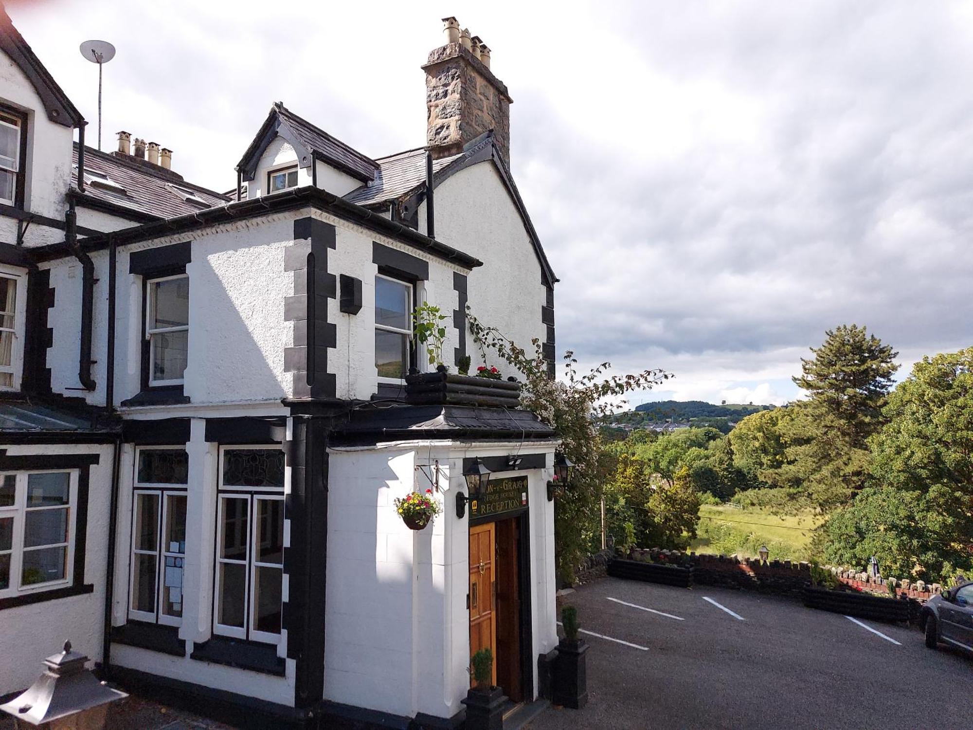 Bron-Y-Graig Hotel Коруен Екстериор снимка